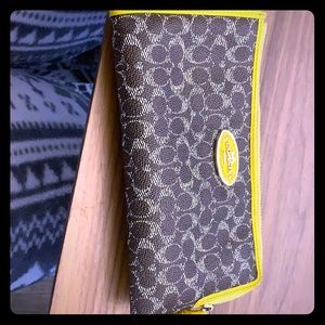 Coach wallet! In GOOD condition.